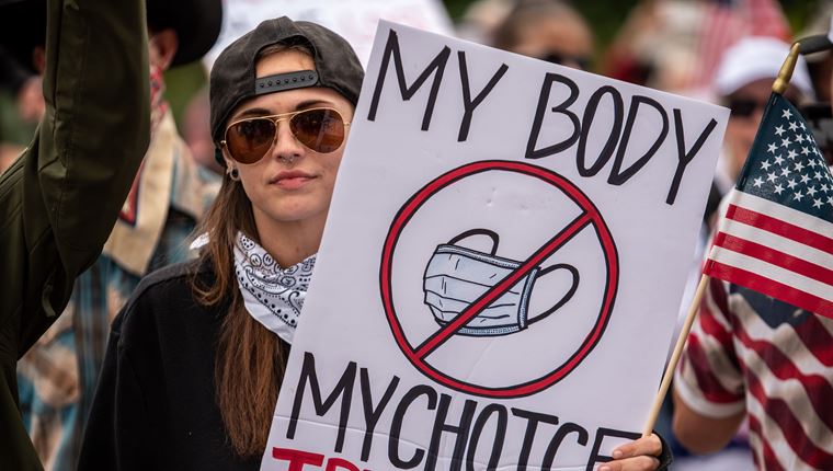 Ο αριθμός των ομάδων ενάντια στις μάσκες αυξάνεται στο Facebook