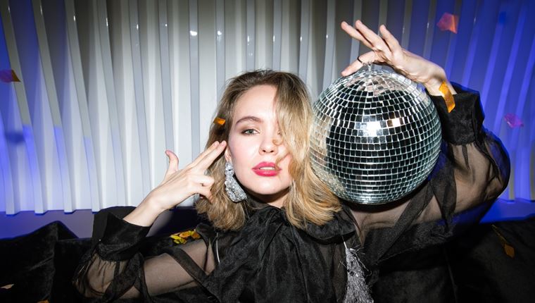 Τι συμβαίνει με την Gen Z και παρατάει το clubbing