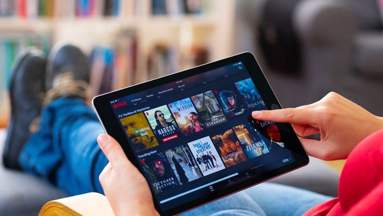 Τι επίπτωση έχει στο περιβάλλον μία ώρα Netflix