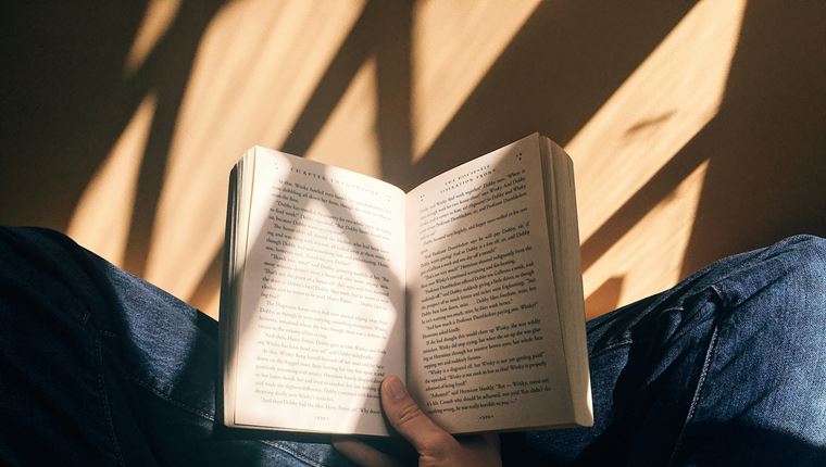 Γιατί το να διαβάζεις βιβλία έχει πολλά οφέλη για την υγεία