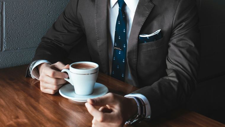 Ποια είναι η καλύτερη ώρα της ημέρας για να πιεις καφέ; Η απάντηση θα σε εκπλήξει