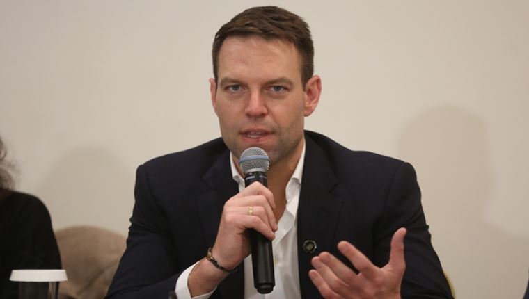 Γιατί ο Κασσελάκης συμφέρει πολιτικά τον Μητσοτάκη