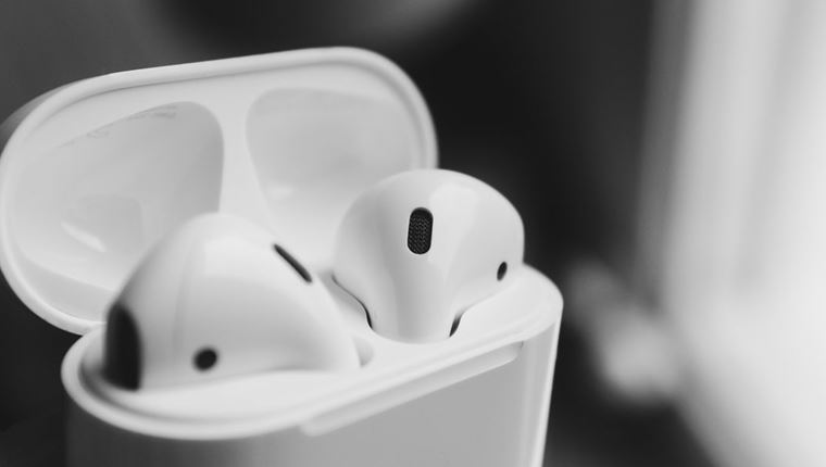 Η Apple θα λανσάρει φθηνότερα AirPods