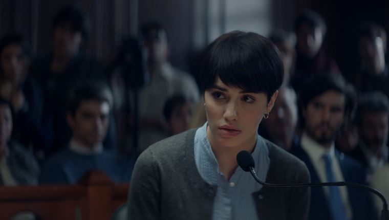 "Η Κατηγορούμενη" είναι ένα σύγχρονο δικαστικό δράμα για την επίδραση των ΜΜΕ