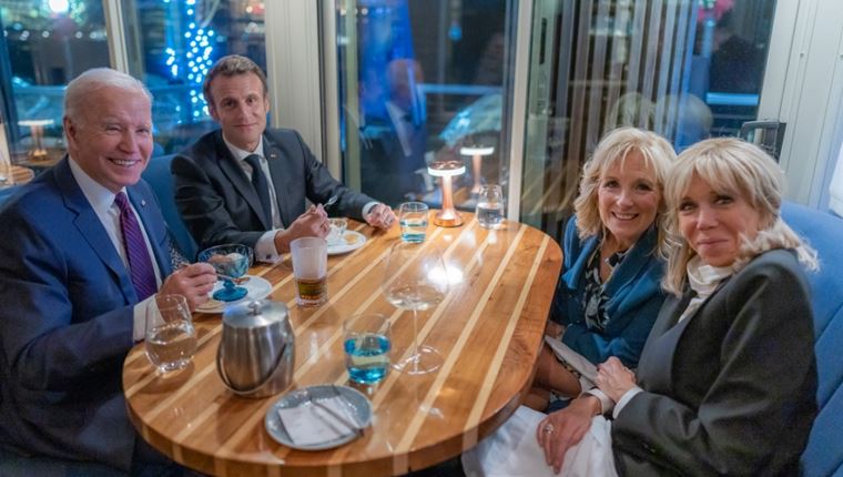 Το ιταλικό καλωσόρισμα του Joe Biden στον Emmanuel Macron