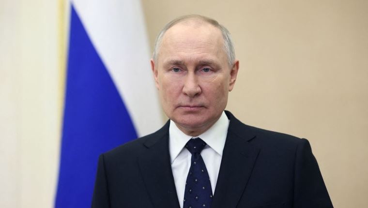 Πώς ο Putin κάνει τους νέους της Ρωσίας να του μοιάζουν