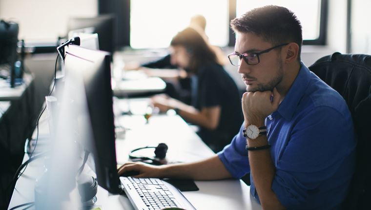 Πώς και πότε θα εφαρμοστεί το 13ωρο με έξτρα αποδοχές- τι ακριβώς θα ισχύει με παραδείγματα