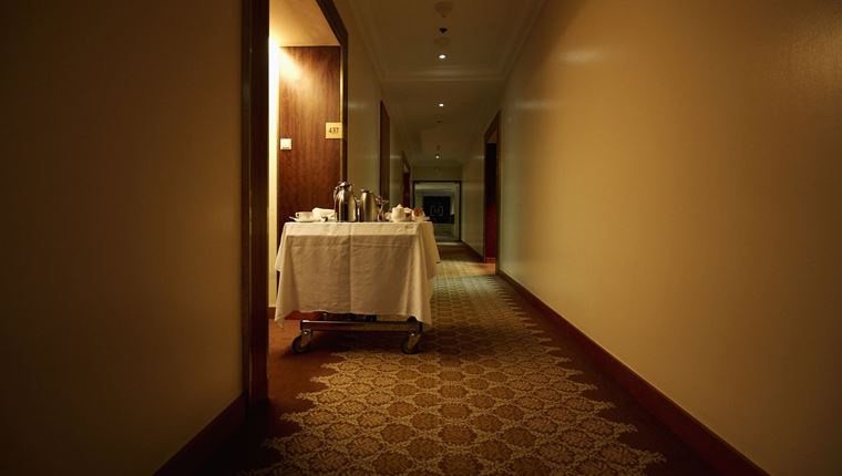 Τι δεν πρέπει να παραγγέλνεις ποτέ από το room service