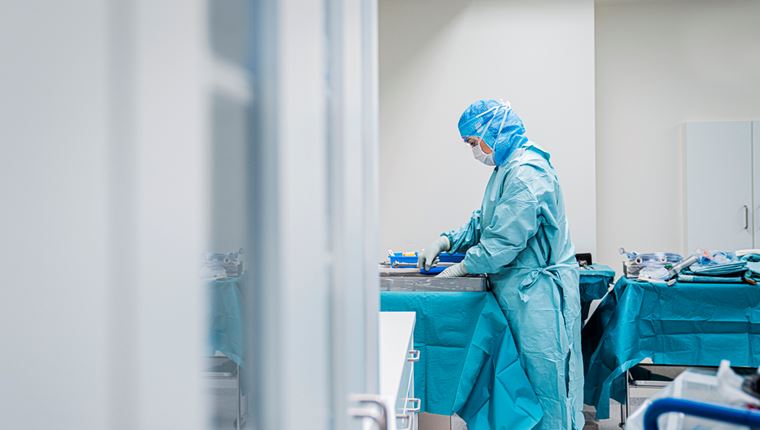 Γιατί οι λοιμωξιολόγοι επιμένουν στα αυστηρά μέτρα