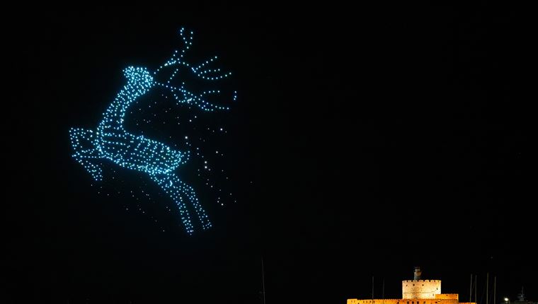 DRNS Drone Light Show: Ο Κολοσσός της Ρόδου αναβίωσε στον ουρανό με 1.000 drones
