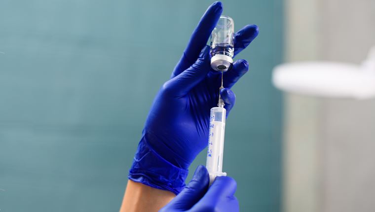 Το ρίσκο της πρόωρης έγκρισης εμβολίων για τον κορονοϊό