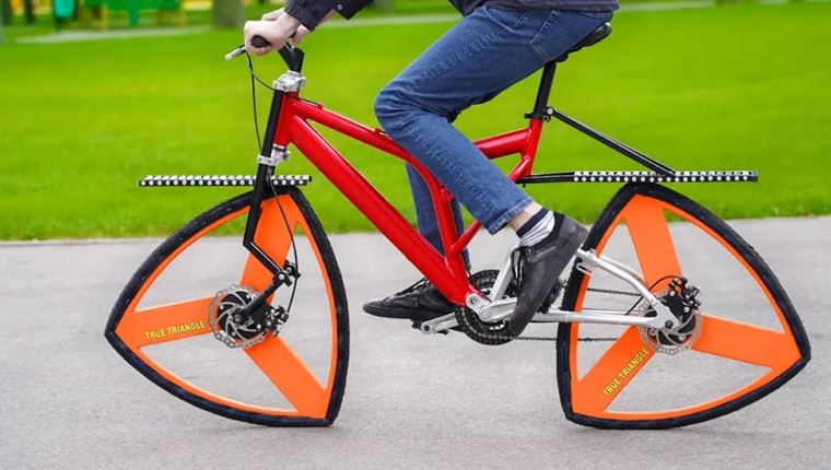 To ποδήλατο που τριγώνισε τις στρογγυλές ρόδες