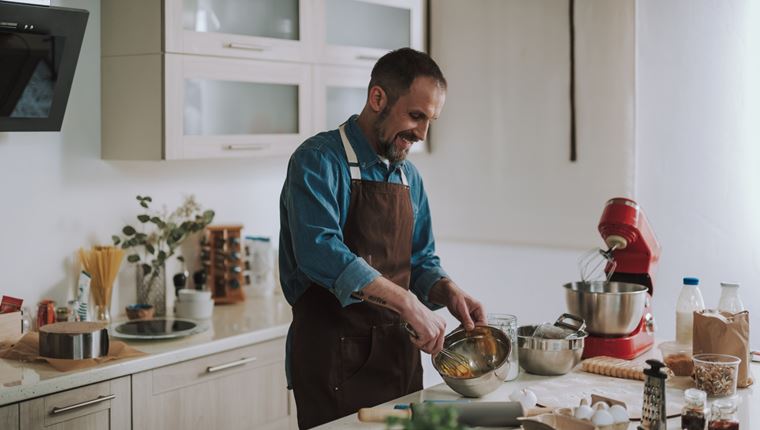 10 λόγοι που ένας άντρας πρέπει να μαγειρεύει