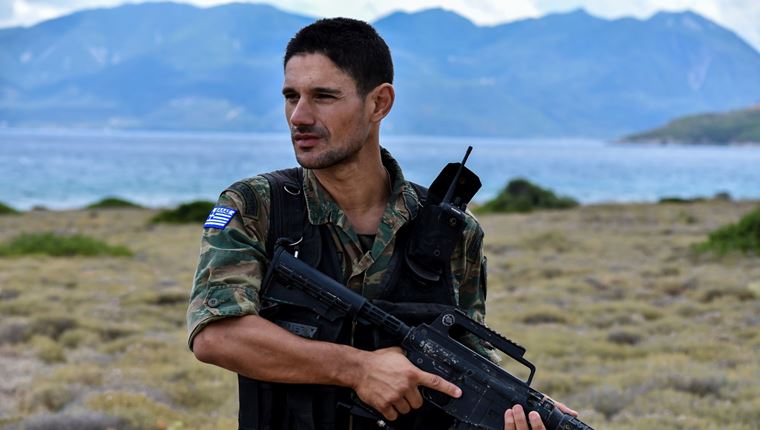 Ο Πάνος Βλάχος γύρισε από το LA για να υπερασπιστεί μία βραχονησίδα στο Αιγαίο