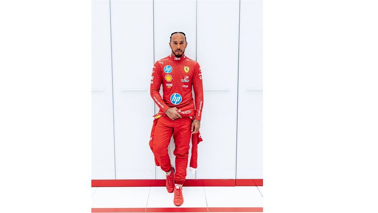 Ο Lewis Hamilton φόρεσε τα κόκκινα της Ferrari-πρώτη εικόνα