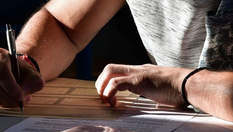 Το γιατρικό της αμόλυντης λογοτεχνίας, το κείμενο της καραντίνας στις Πανελλαδικές