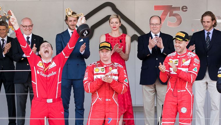 Η σύντομη ιστορία της ολόσωμης φόρμας που κλείνει φέτος τα 100