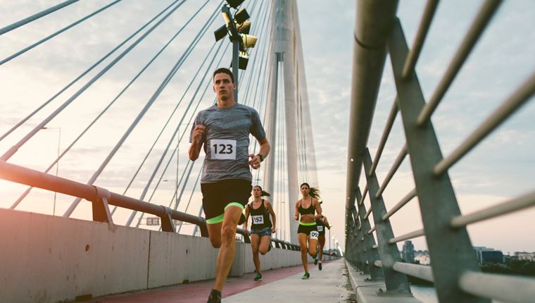 Όλα τα εξωπραγματικά πράγματα που συμβαίνουν στον εγκέφαλό σου όταν τρέχεις μεγάλες αποστάσεις