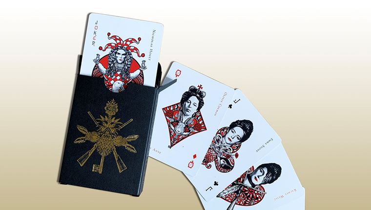 Το Esquire και η Odeon σου κάνουν δώρο 4 τράπουλες από την ταινία "Η Ευνοούμενη"