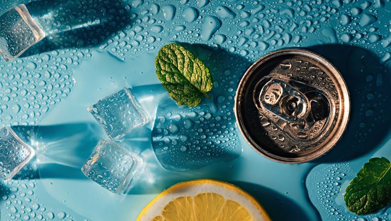 Μπύρα vs αναψυκτικά: Με τι διψάμε λιγότερο στη ζέστη;