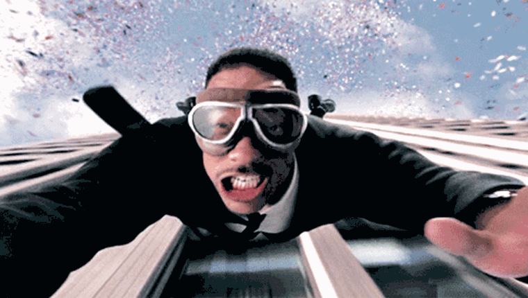 Ο Will Smith για να γιορτάσει τα 50 του χρόνια πήδηξε από ελικόπτερο