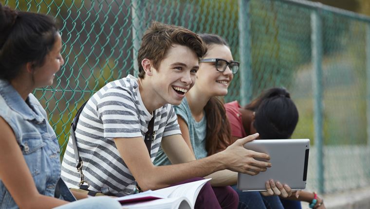 Κι αν οι έφηβοι εξεγερθούν πρώτοι στα social media;