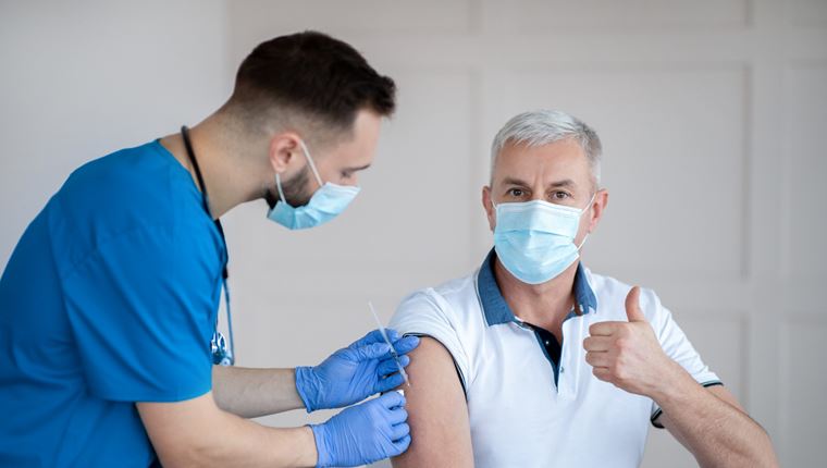 Εμβόλια: Άνοιξε η πλατφόρμα για τους 45-49 ετών