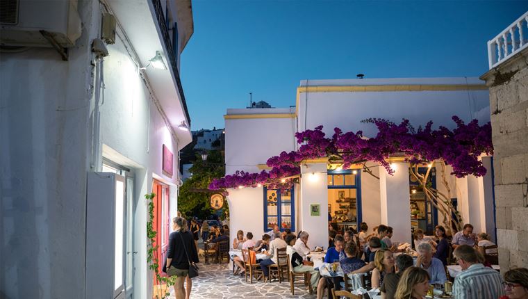 Τα τρία στοιχήματα που θα κρίνουν τα νέα μέτρα για τον κορονοϊό