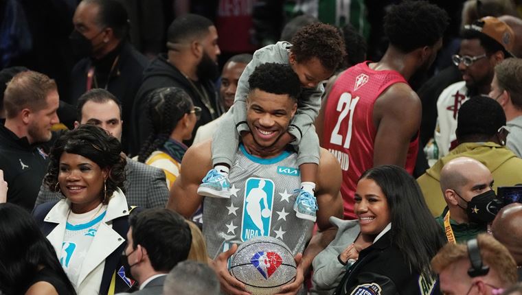 Γιατί η οικογένεια του Γιάννη Αντετοκούνμπο εγκατάσταθηκε στην Αθήνα