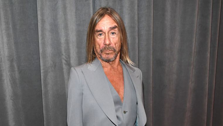 Στο εκκεντρικό κόκκινο χαλί των Grammys 2020