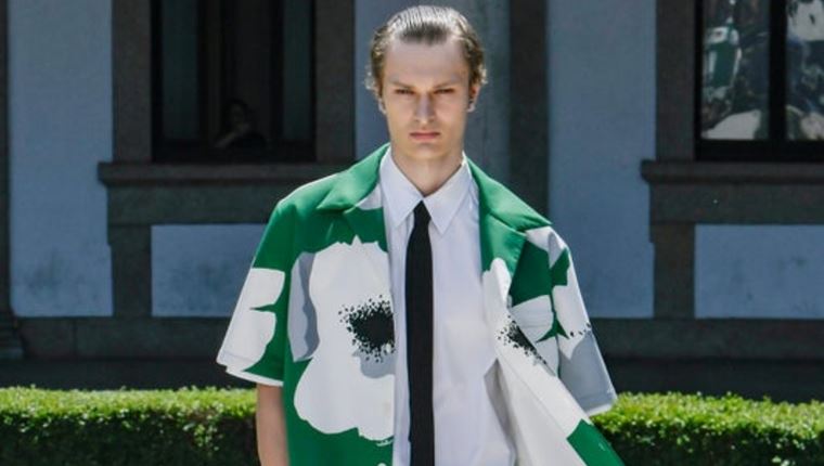 Κι αν η γραβάτα είναι η νέα χρυσή καδένα;