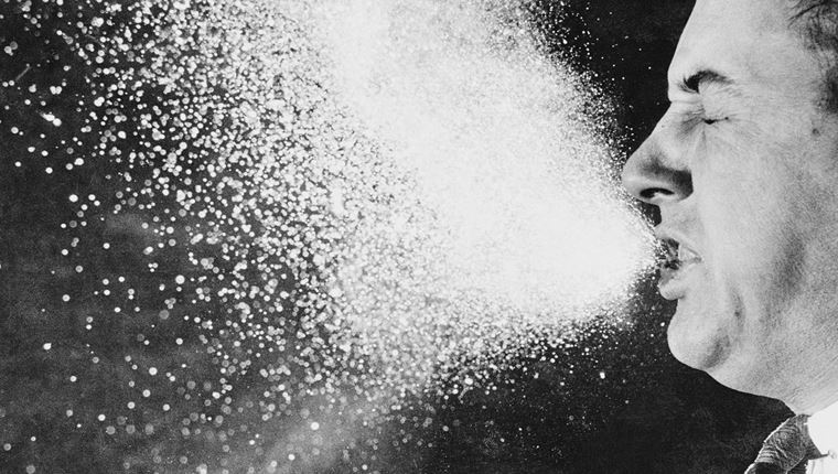 Τι κακό μπορεί να σου συμβεί αν κρατάς το φτέρνισμά σου