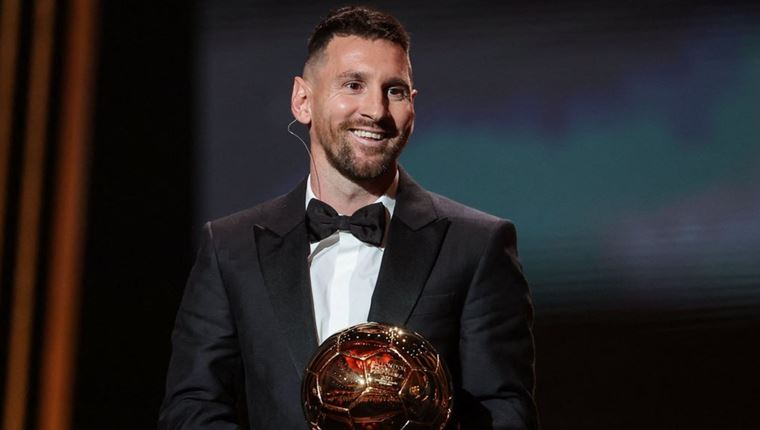 H Χρυσή Μπάλα για 8η φορά στα χέρια του Lionel Messi