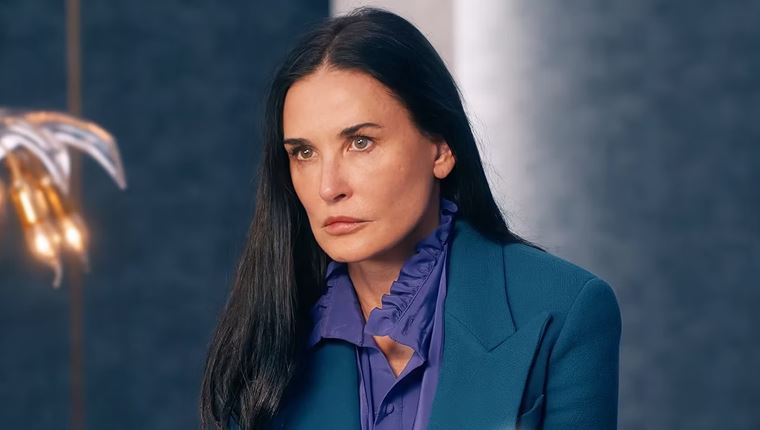Στο The Substance, η Demi Moore προσπαθεί να γίνει και πάλι νέα