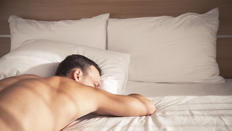 Γιατί πρέπει να ξεκινήσεις να κοιμάσαι γυμνός