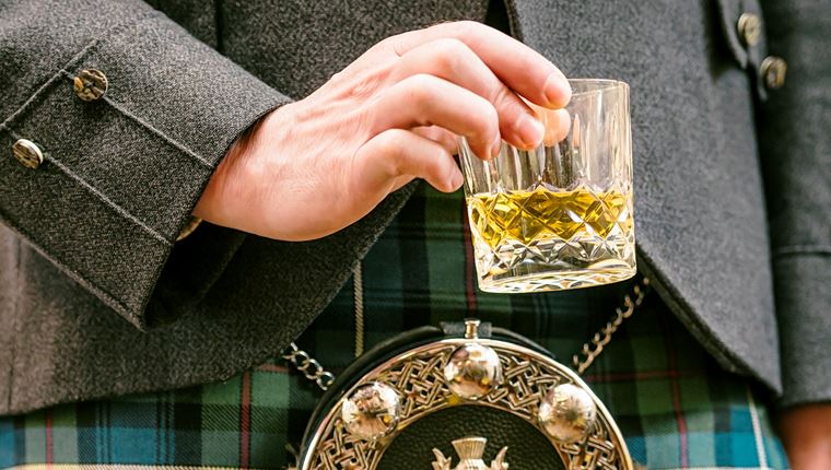 Έτσι πίνεται το ουίσκι σύμφωνα με τους Σκωτσέζους