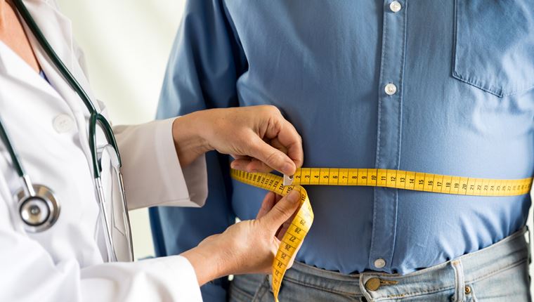 Οι παχύσαρκοι άντρες είναι πιο ευάλωτοι στον κορονοϊό