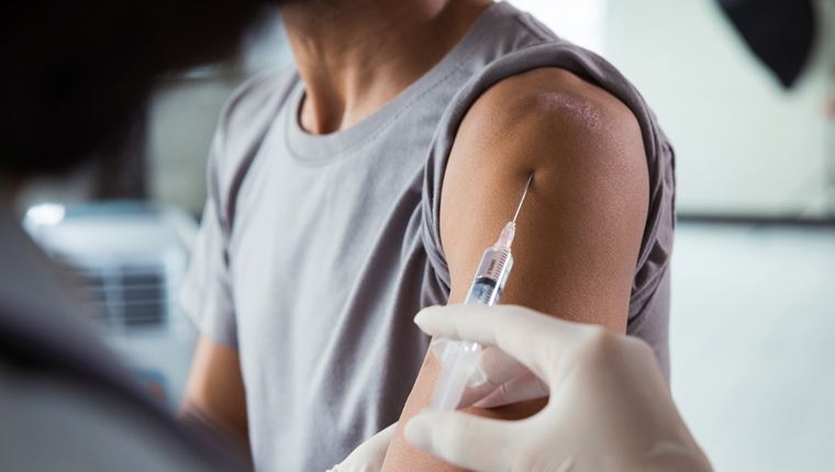 Ανοίγει σήμερα η πλατφόρμα για την τρίτη δόση εμβολίου