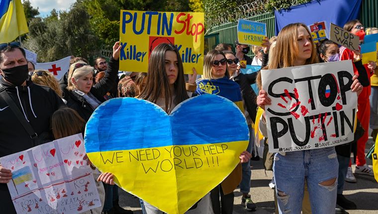 &quot;Λυπηρή&quot; ή &quot;αναγκαία&quot;; Οι Ρώσοι είναι διχασμένοι για την επίθεση στην Ουκρανία