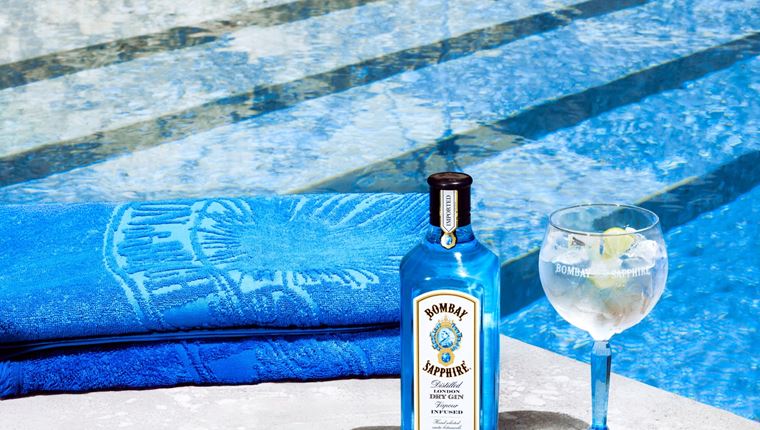 Step Into the Blue with Bombay Sapphire: Βουτιά στο ελληνικό καλοκαίρι