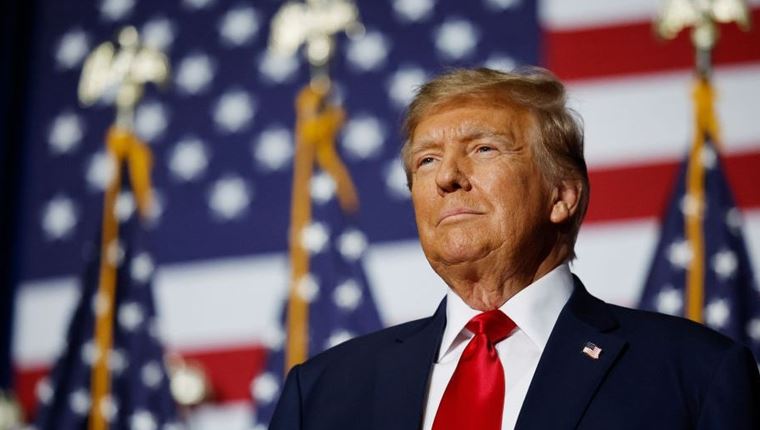 Υποκλίθηκε ο Donald Trump στον Vladimir Putin;