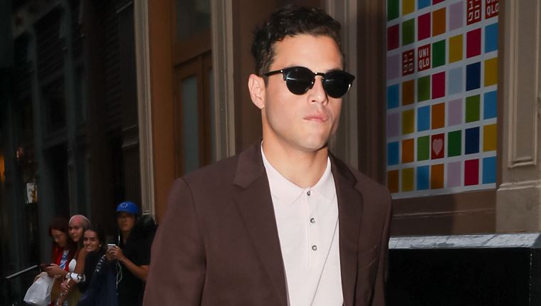 Το old school κοστούμι του Rami Malek αξίζει μια θέση στη ντουλάπα σου