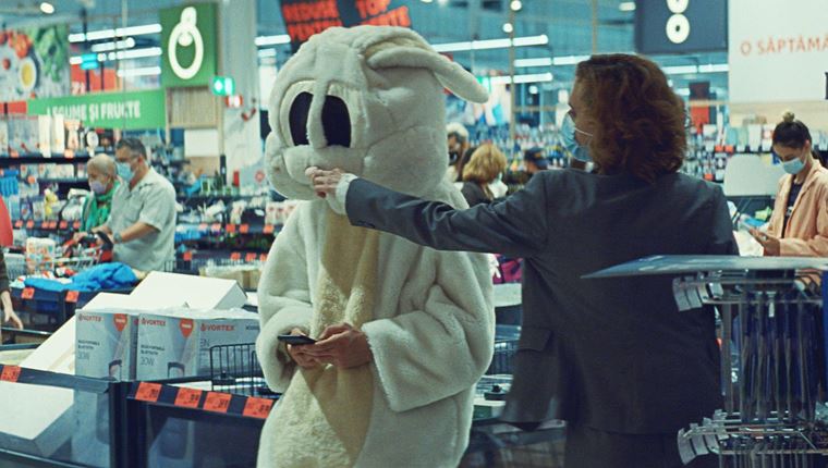 &#39;Ατυχές Πήδημα ή Παλαβό Πορνό&#39;, μία ημίτρελη περίπτωση ταινίας