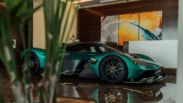 Χάλασε η απίθανη Aston Martin Valkyrie του Alonso μόλις την αγόρασε