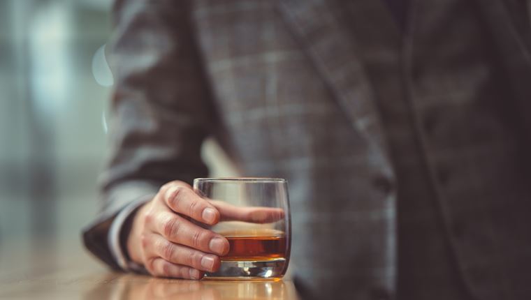Το ουίσκι κόβει τον βήχα, το λέει και η επιστήμη