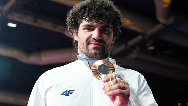 Ο Θοδωρής Τσελίδης χθες κοιμήθηκε με το χάλκινο μετάλλιο, στην κυριολεξία