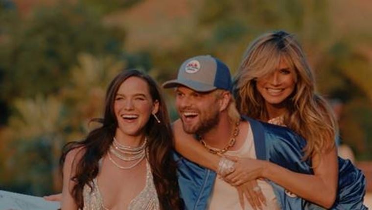 Στο νέο βίντεο κλιπ των Sofi Tukker, την παράσταση κλέβει η Heidi Klum