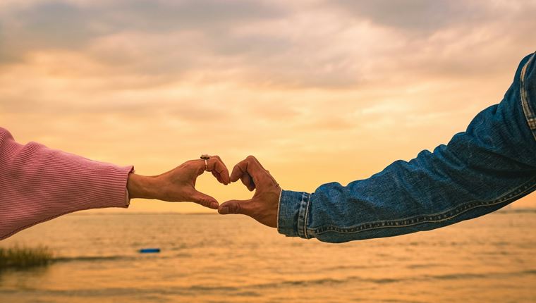 Love bombing: Γιατί το να λες συνεχώς &quot;σ΄αγαπώ&quot; κάνει κακό στην υγεία