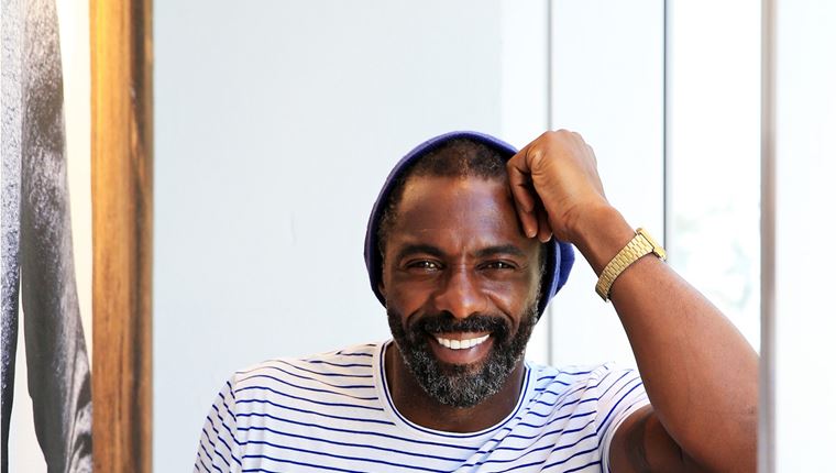 O Idris Elba μπορεί να μην έγινε ακόμα 007, άνοιξε όμως το δικό του cocktail bar