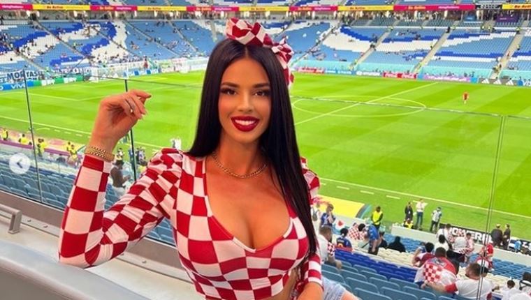 Ivana Knoll, η πιο σέξι φίλαθλος στηρίζει Κροατία στο Μουντιάλ